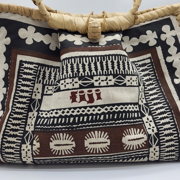 Handmade weaved large straw Fiji beach bag - Picture 4 of 16